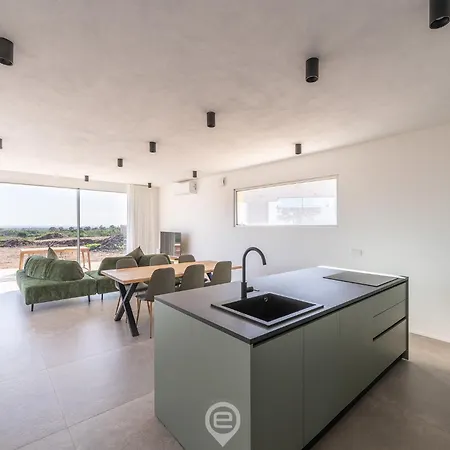 Estay - Valentina Villa *